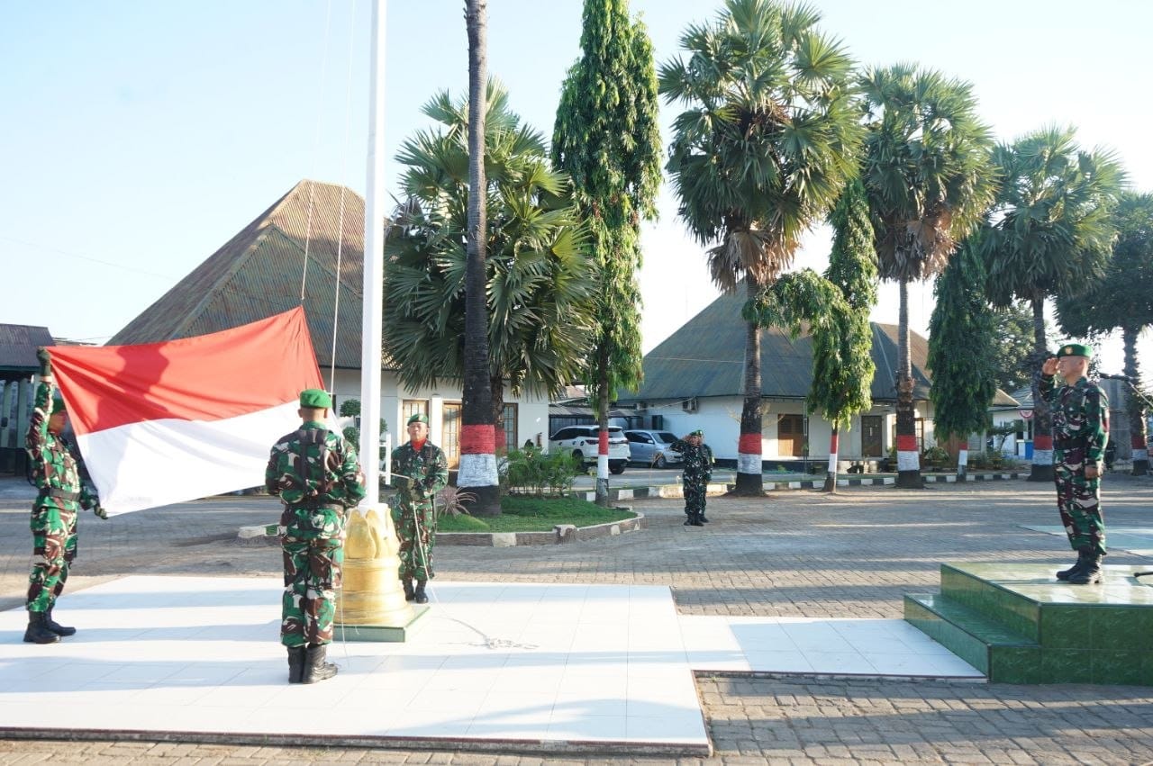 *Kobarkan Semangat Patriotik, Kasdim 1409/Gowa Pimpin Upacara Pengibaran Bendera*