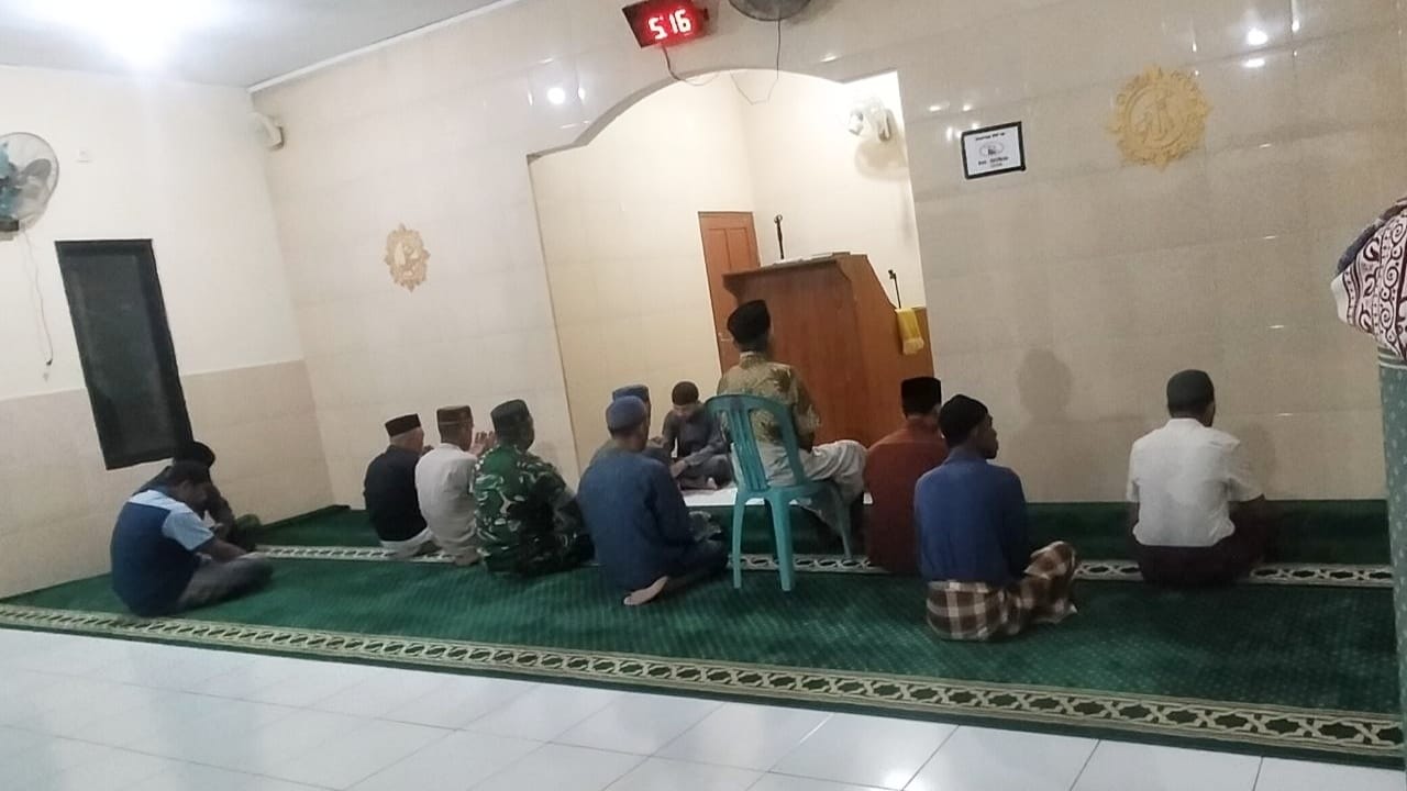 *Pererat Silaturahmi, Babinsa Kodim 1409/Gowa Gelar Safari Subuh dan Komsos di Desa Kalebarembeng*