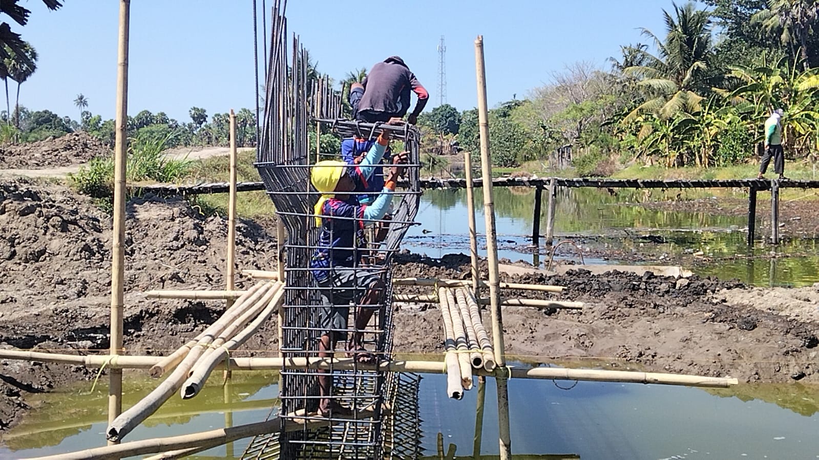 *Kodim 1409/Gowa Pacu Pembangunan Jembatan Beton Tahap VI di Bontonompo Selatan*
