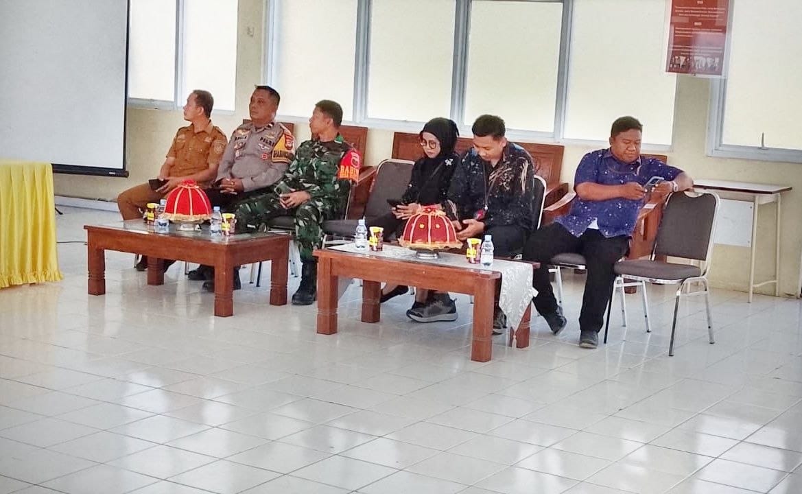 *Babinsa Romangloe Hadiri Forum Konsultasi Publik: Transparansi Standar Pelayanan di SMP 24 Gowa*