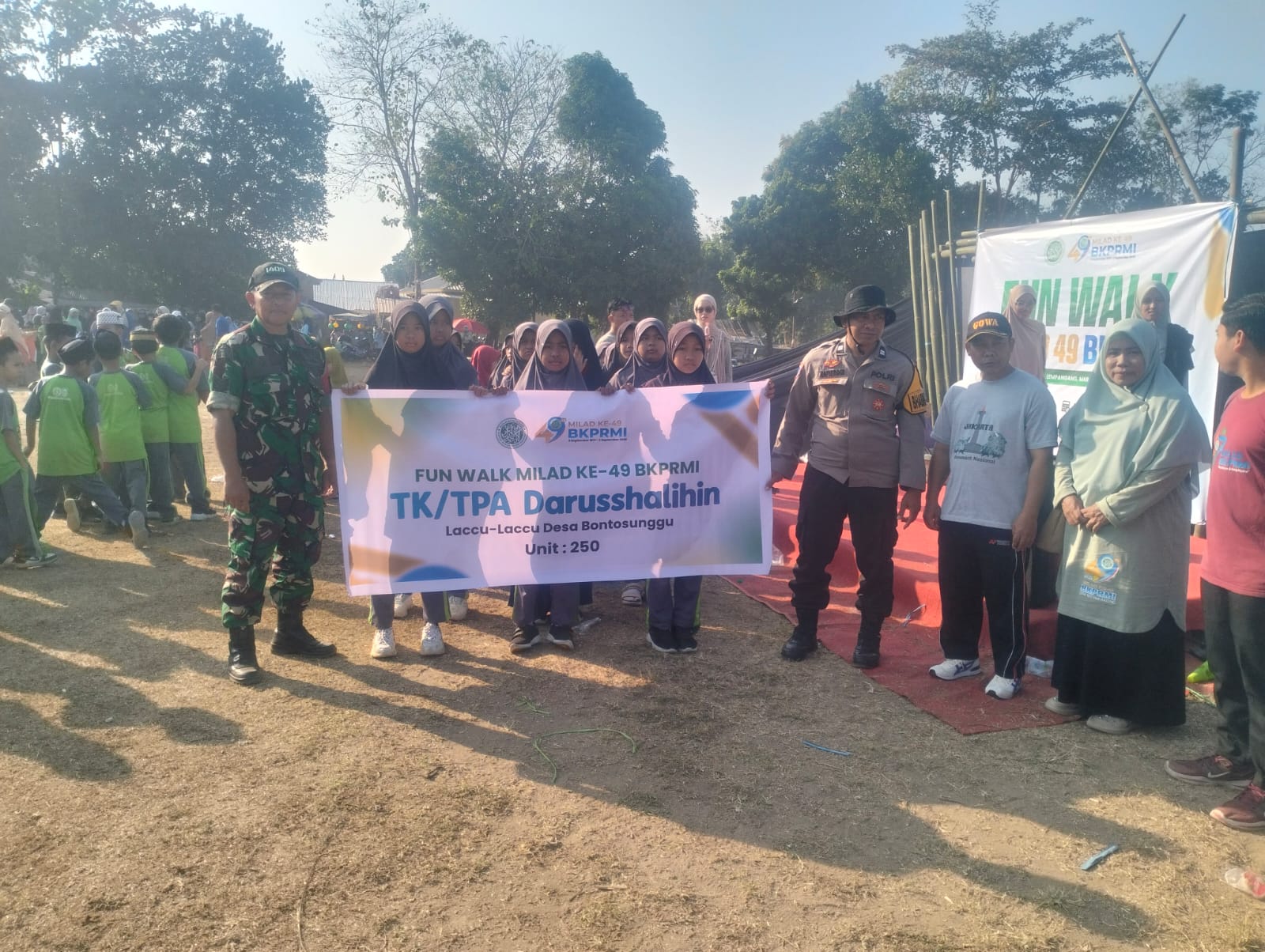 *Sinergi TNI-Polri Amankan Gerak Jalan Santai BKPRMI Gowa*
