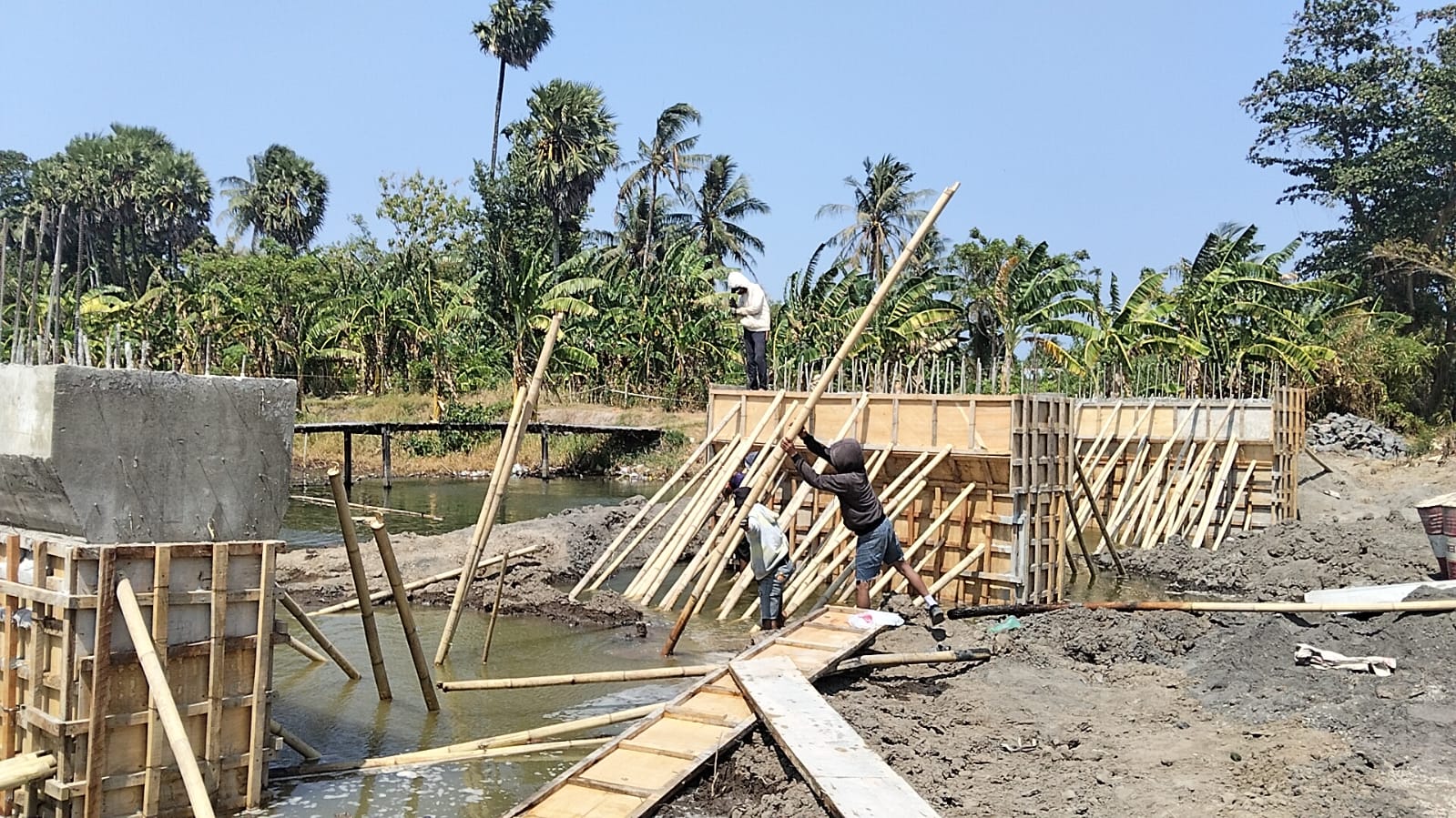 *Jembatan Impian Warga Salajangki Gowa Kian Nyata, Progres Pembangunan Capai 34 Persen*