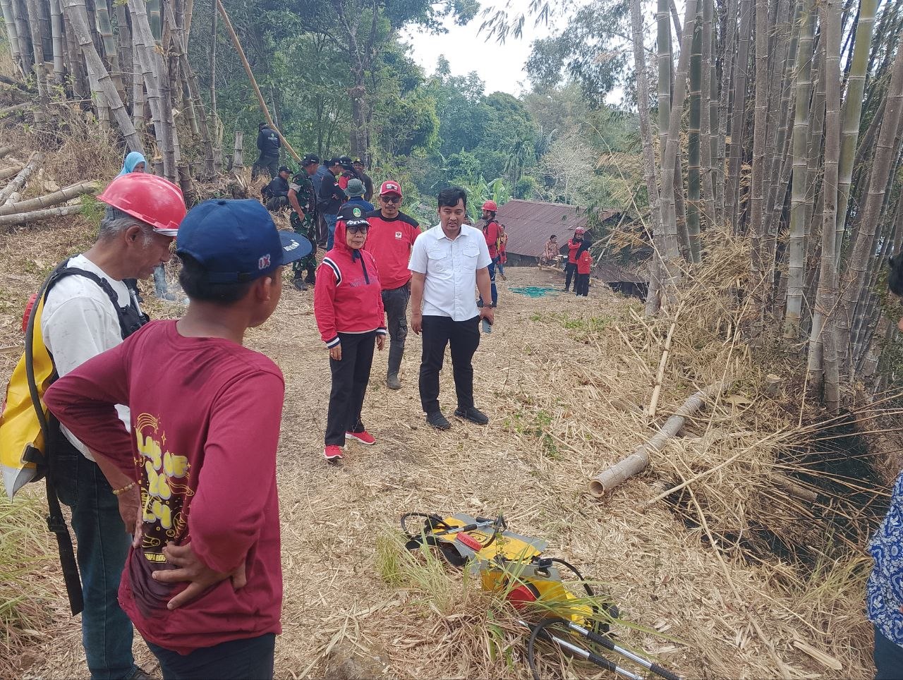 Sinergi TNI, Polri, dan Warga Padamkan Kebakaran Lahan di Malino Gowa