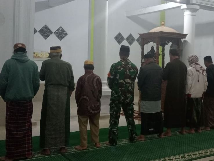 *Safari Subuh di Masjid Besar Malakaji, Babinsa Gowa Ajak Warga Jaga Keamanan Wilayah*