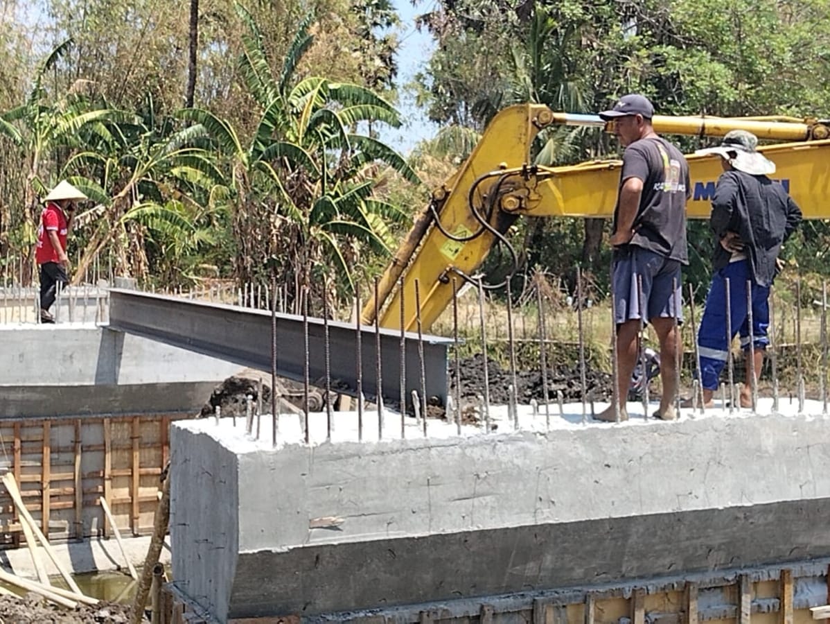 *Semangat Gotong Royong Pembangunan Jembatan Jatia Gowa Tembus 36%*