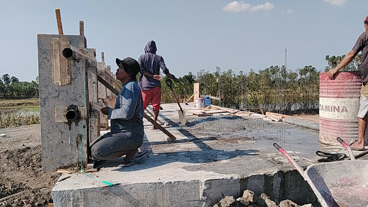 *Progres Capai 78%, Jembatan Beton Pabbundukang Gowa Segera Rampung Berkat Kolaborasi TNI-Masyarakat*