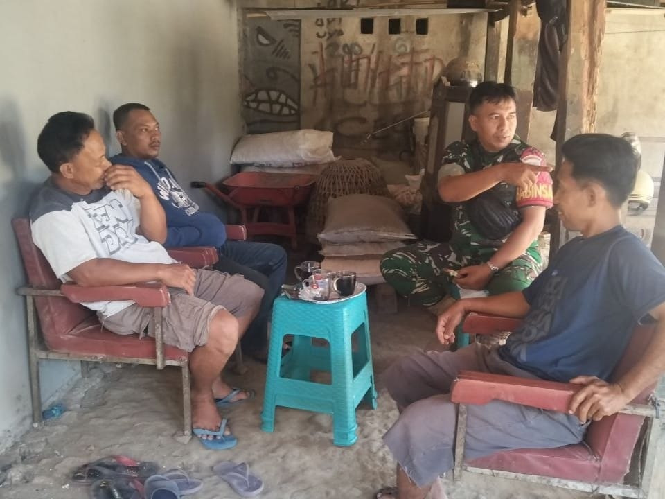 *Ciptakan Situasi Kondusif, Babinsa Jipang Gelar Komsos Bersama Warga Dusun Soreang*