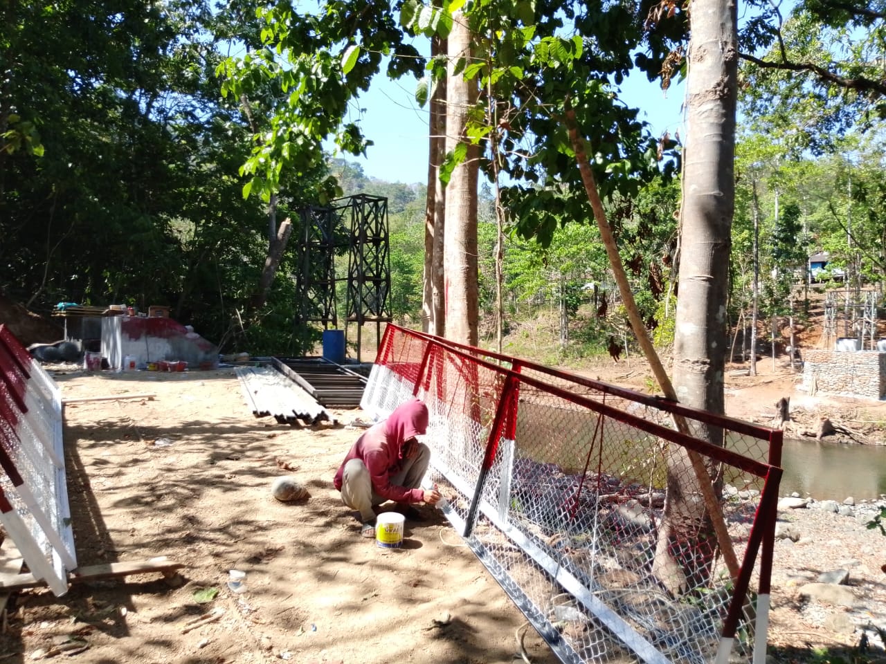 *Wujudkan Impian Warga Bungaya, Personel Yonzipur Bersama Kodim 1409/Gowa Kebut Jembatan Gantung*
